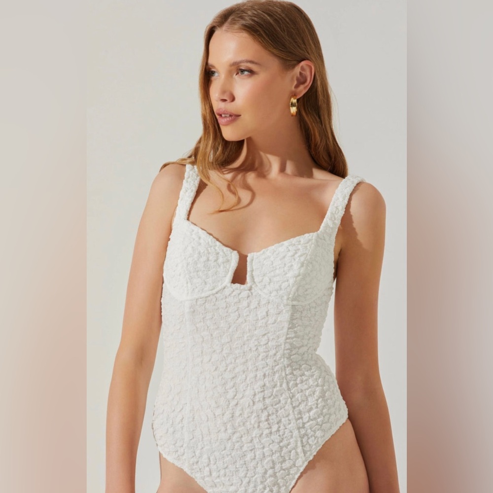 Astr the Label Aria Bustier Bodysuit size Medium NWT